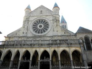TOURNAI - Notre Dame (Piazza Ingresso e Rosone)