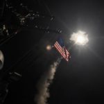 La portaerei USA lancia un missile