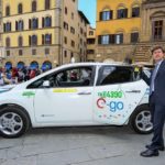 Nissan-Leaf-Taxi-Firenze-con-sindaco